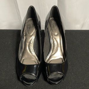 Super clean black patent leather peeptoe stilettos size 81/2 wide